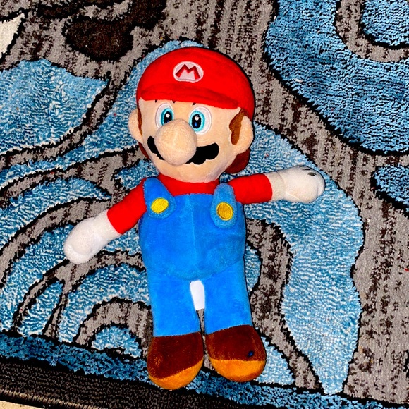 A stuffed Mario - Picture 1 of 2